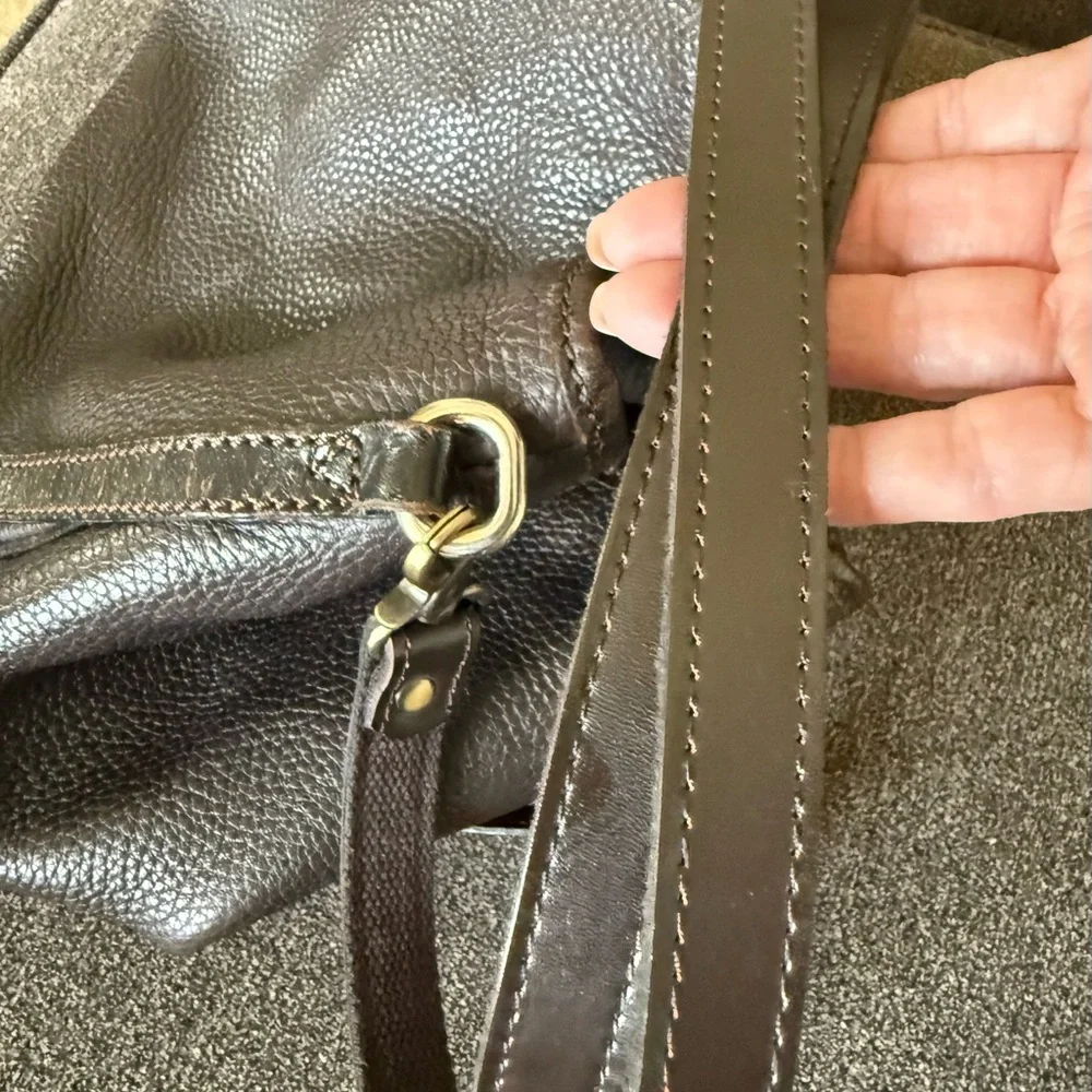 Burberry Elegant Dark Brown Leather Tote Bag - Picture 10 of 12